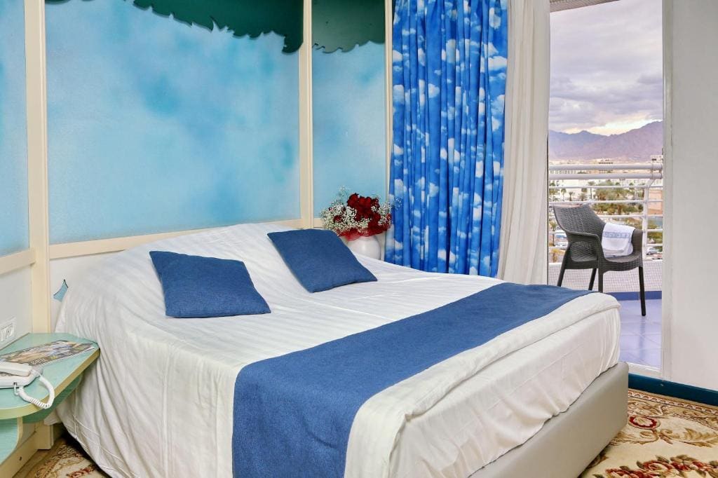 Caribbean Suite - 3 Room With Big Terrace+ Hot Tub + Kitchenette - 100m² room - Image 3