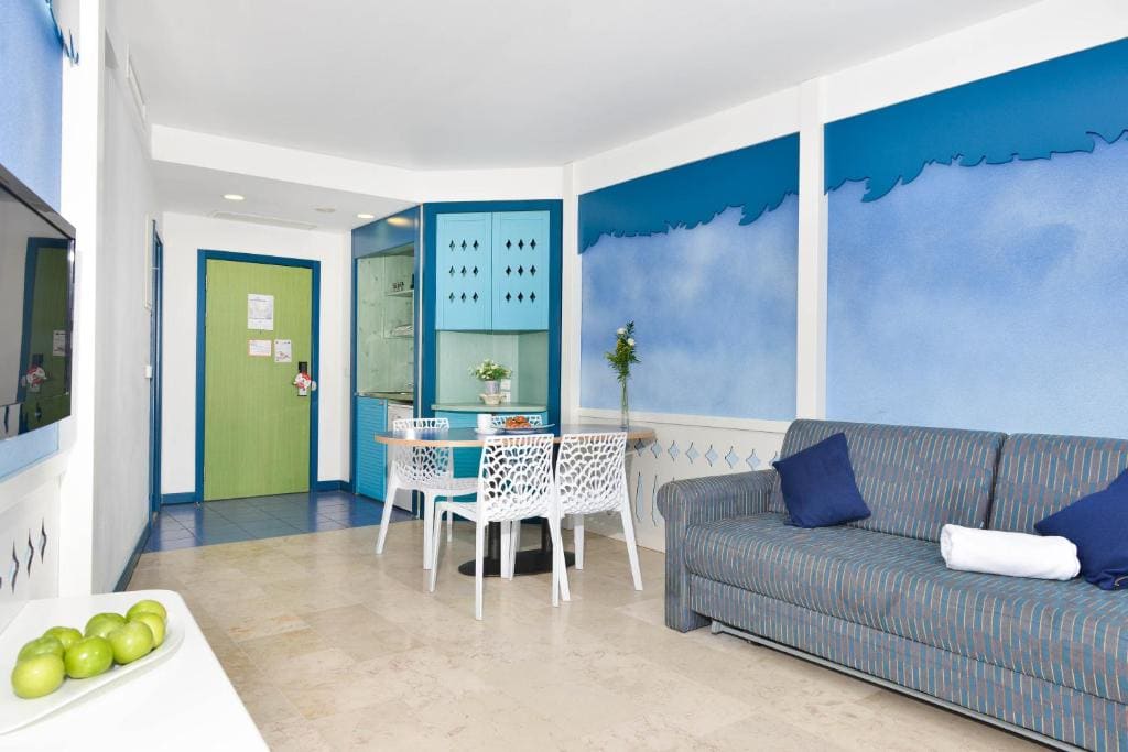 Master Suite - 3 Room With Balcony And Kitchenette - 76m² room - Image 2