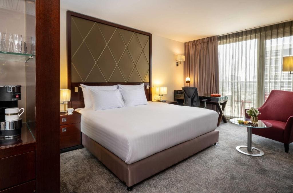 Standard King Room with Lounge Access room - Image 1