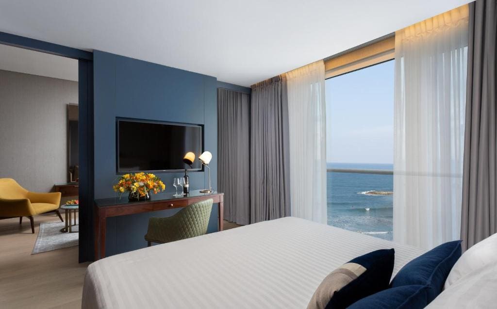 Junior King Suite - Lounge Access room - Image 2