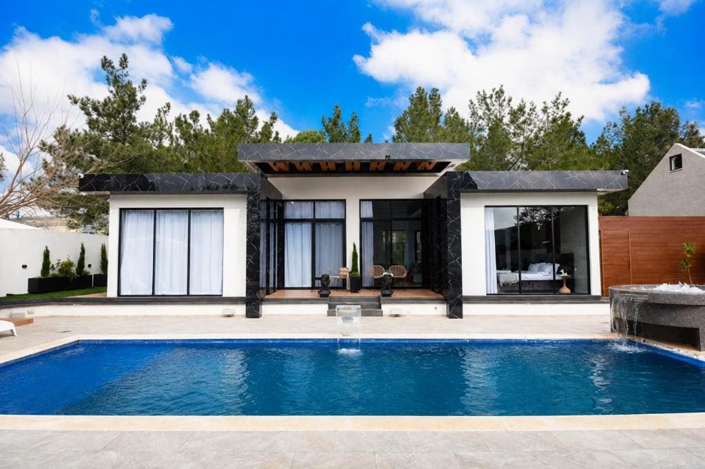 Suite with Private Pool room - Image 3