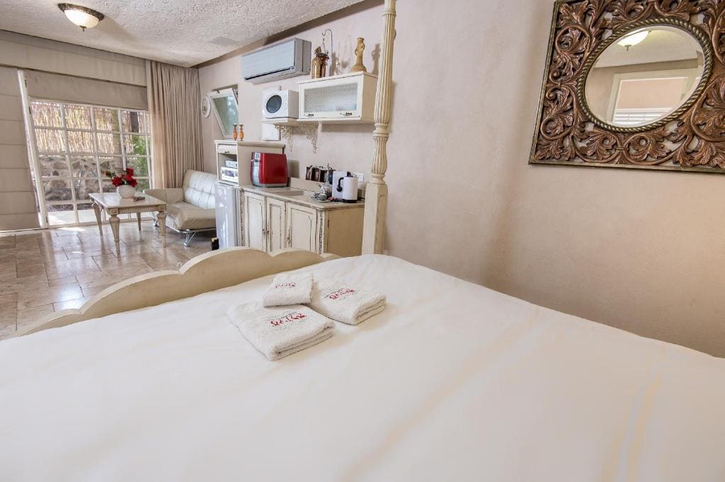 Suite with Private Pool room - Image 1