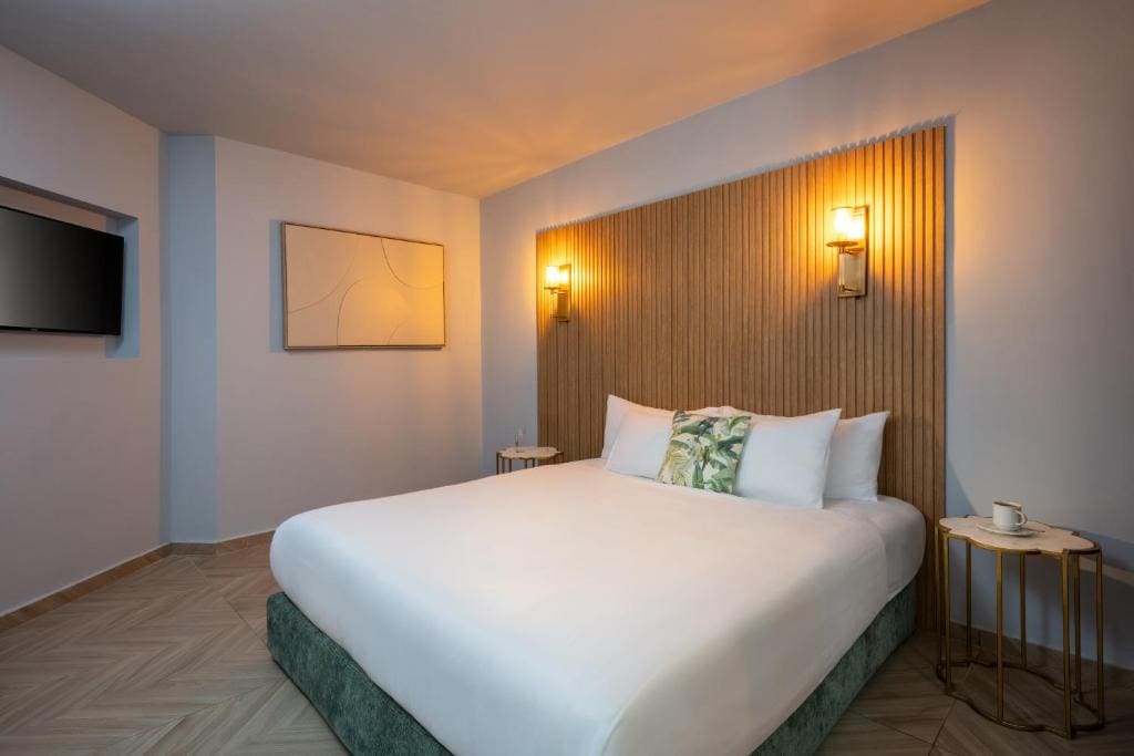 Superior Junior Suite room - Image 3