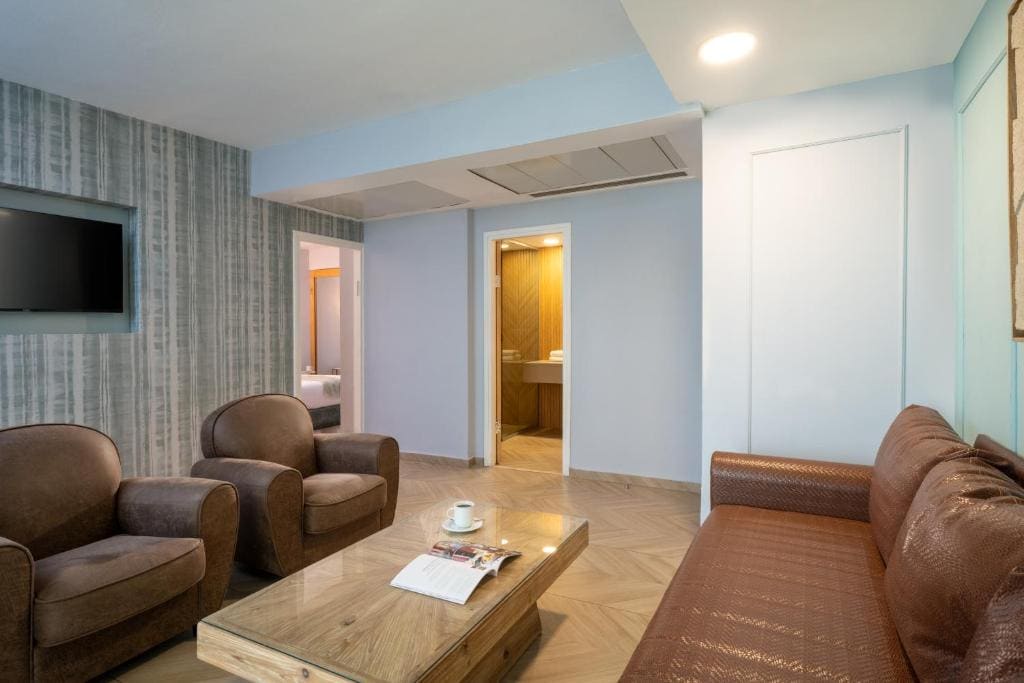 Superior Junior Suite room - Image 2