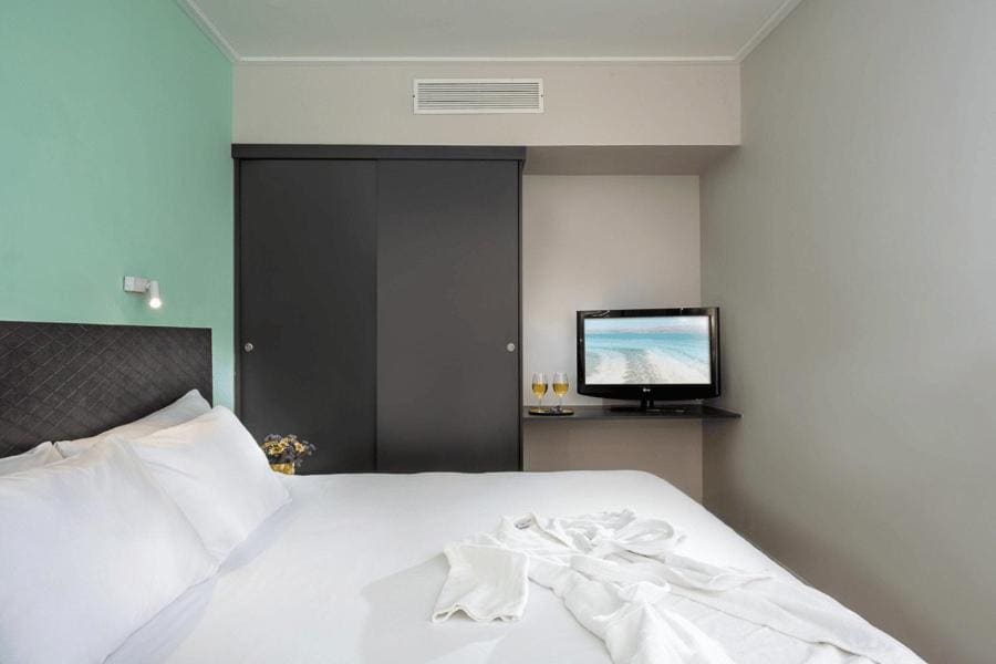 Deluxe Family Sea View room - Image 3