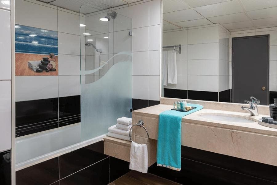 Deluxe Family Sea View room - Image 1