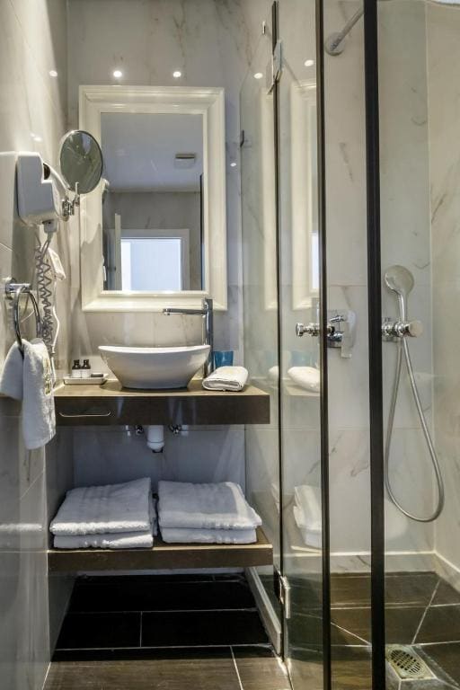 Deluxe Double Room room - Image 2