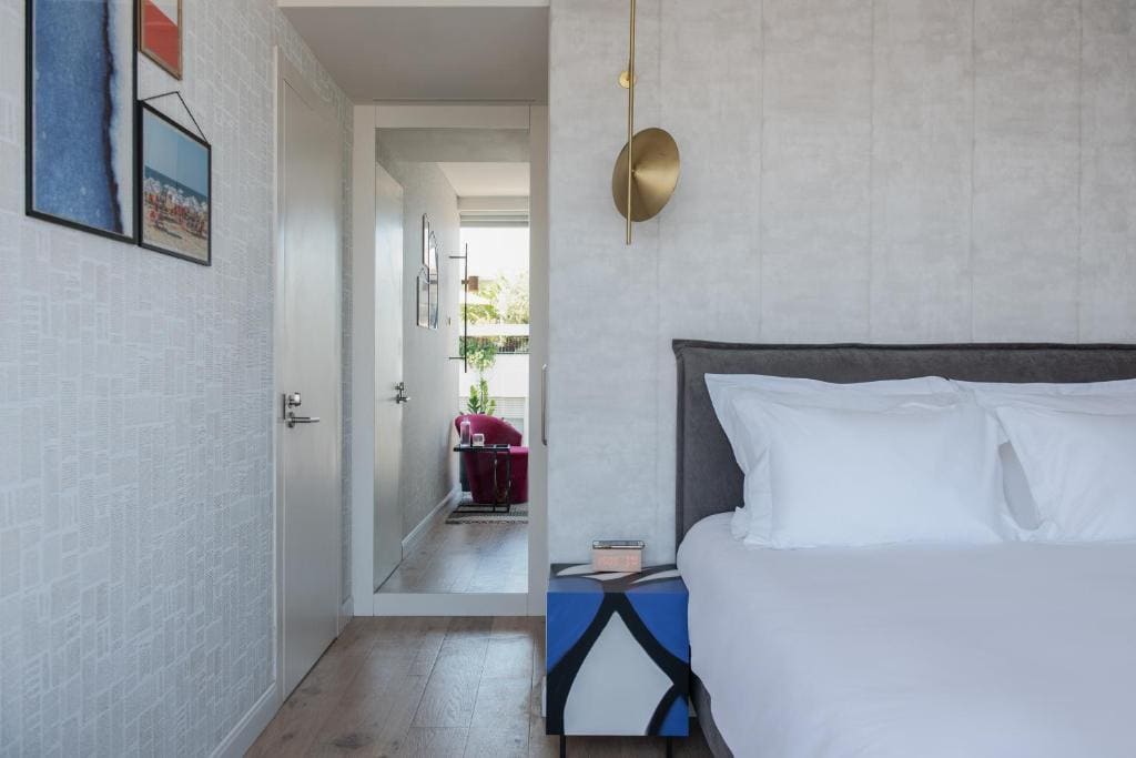 Deluxe Double Room with Standing Balcony room - Image 2