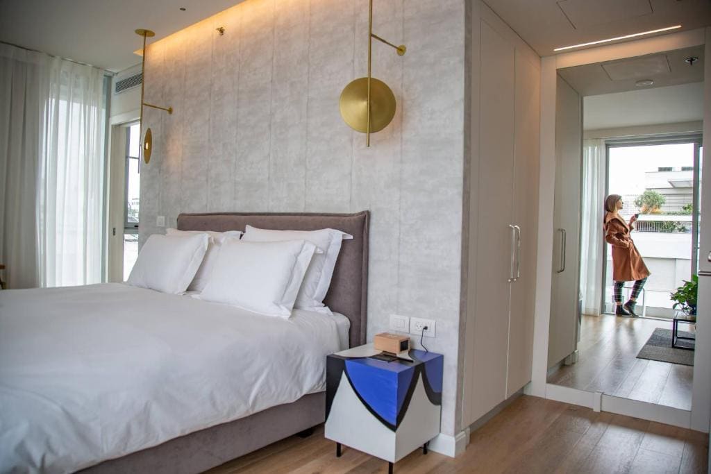 Deluxe Triple Room with Standing Balcony room - Image 2