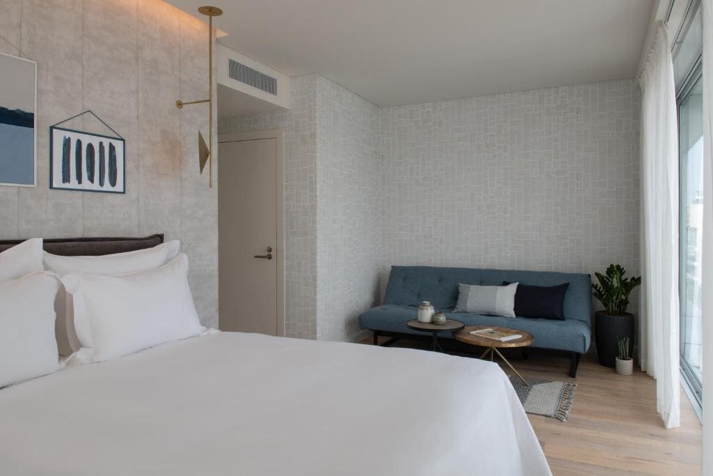 Deluxe Triple Room with Standing Balcony room - Image 3