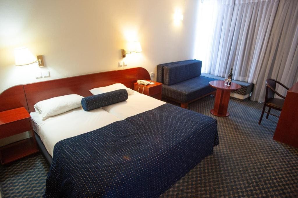 Classic Twin Room with Balcony and Lake View room - Image 3