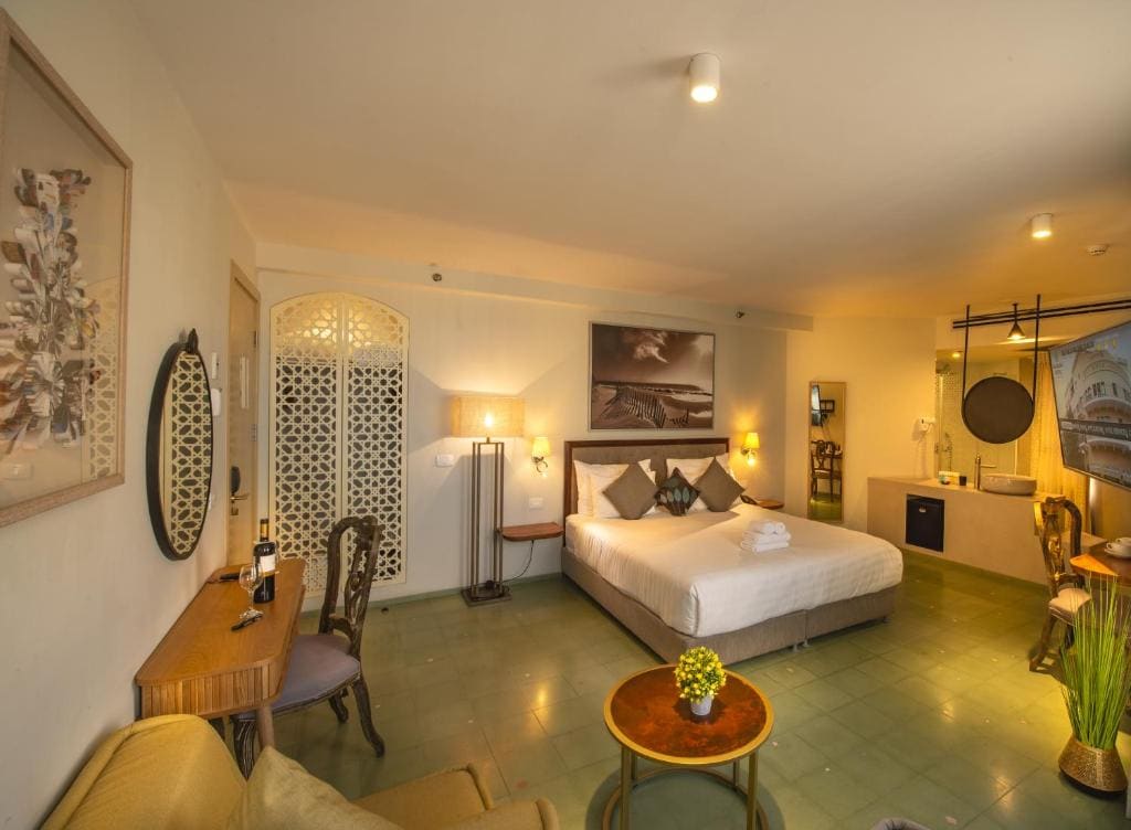 Deluxe Room with Balcony room - Image 2