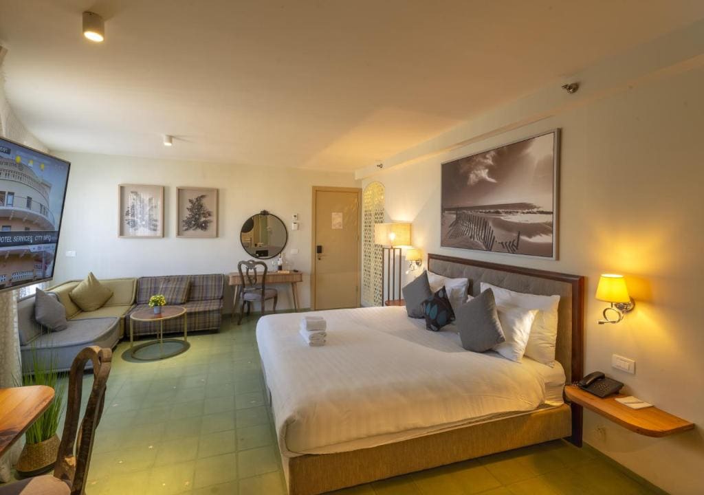 Deluxe Room with Balcony room - Image 1