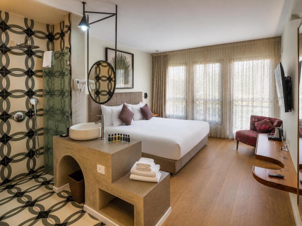 Superior Double or Twin Room with Balcony room - Image 2