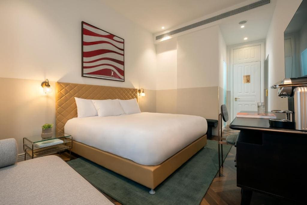 Deluxe Room room - Image 3