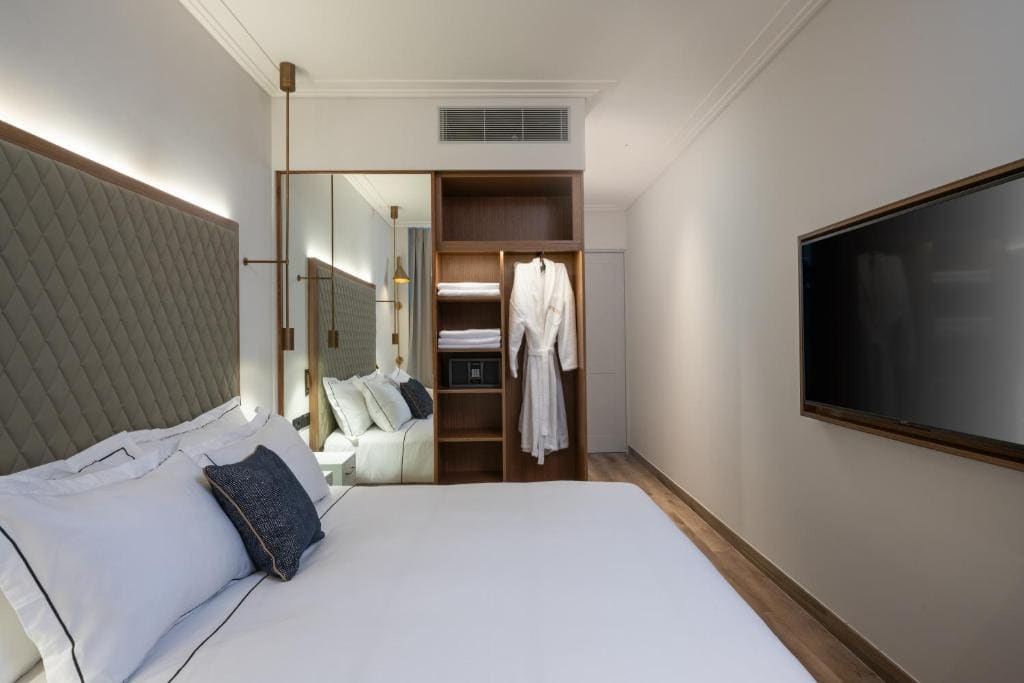 Executive Balcony Room room - Image 1