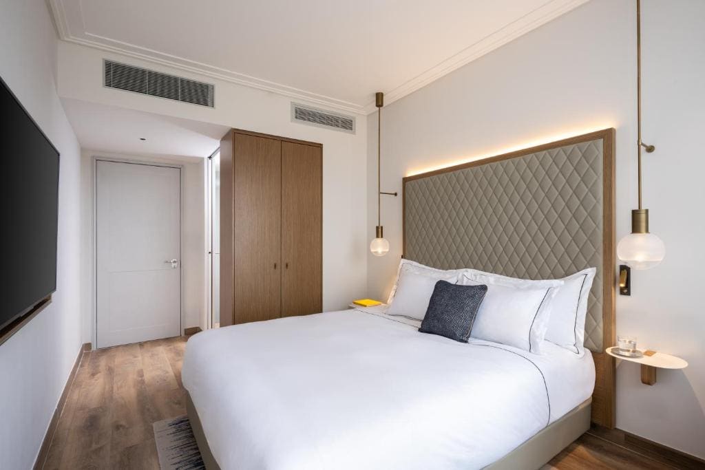 Executive Balcony Room room - Image 2