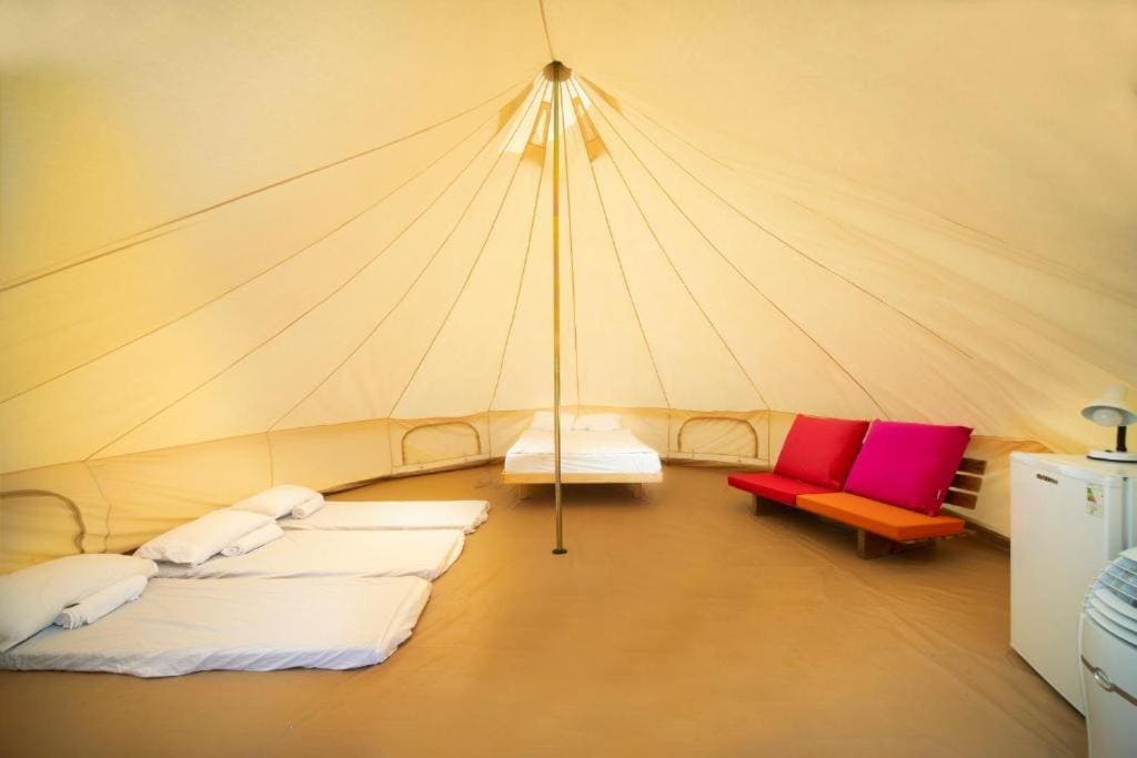 Tent room - Image 2