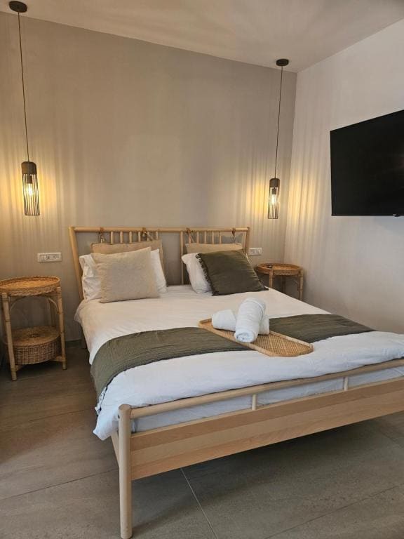 Suite with Hot Tub room - Image 2