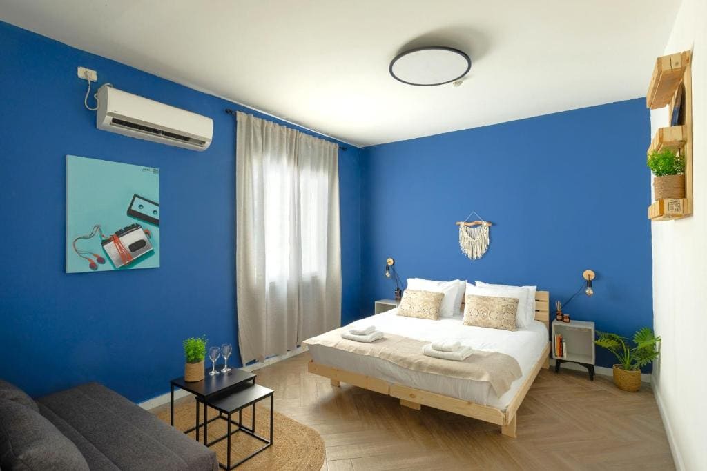 Studio Apartment room - Image 2