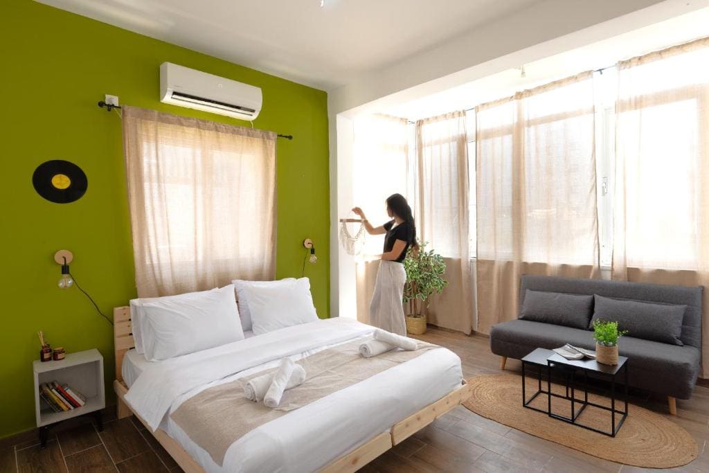 Studio Apartment room - Image 1