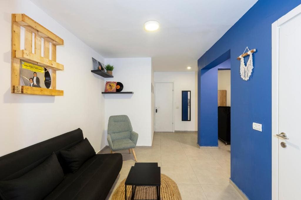 Studio Apartment room - Image 3
