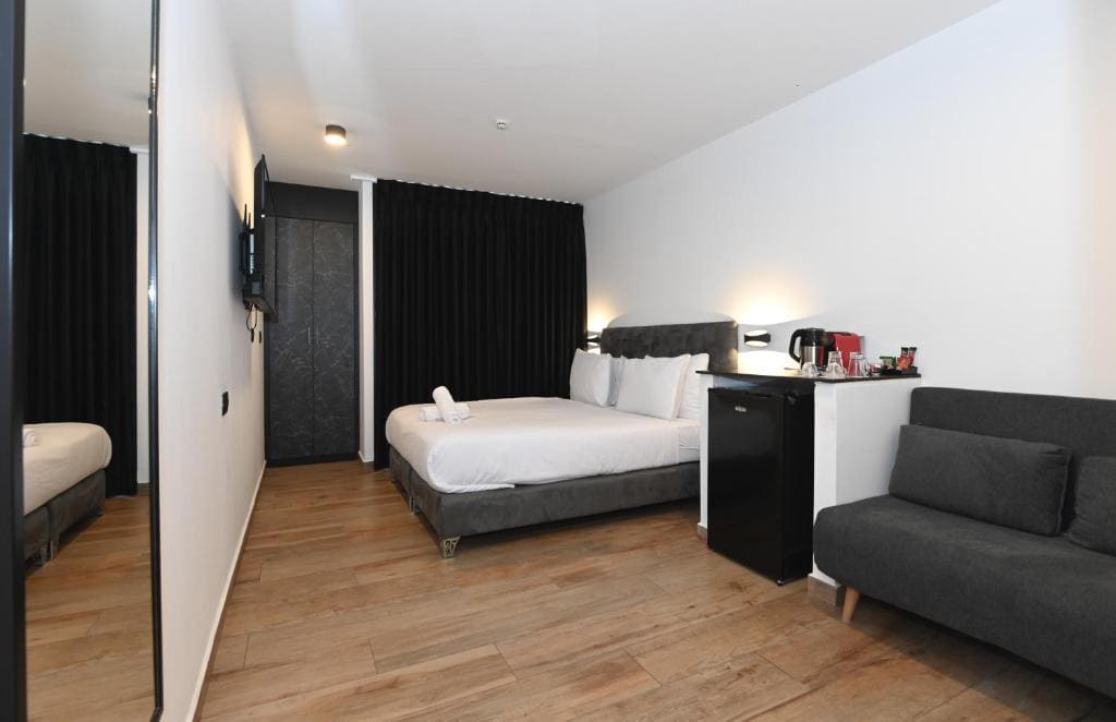 Family Room room - Image 3