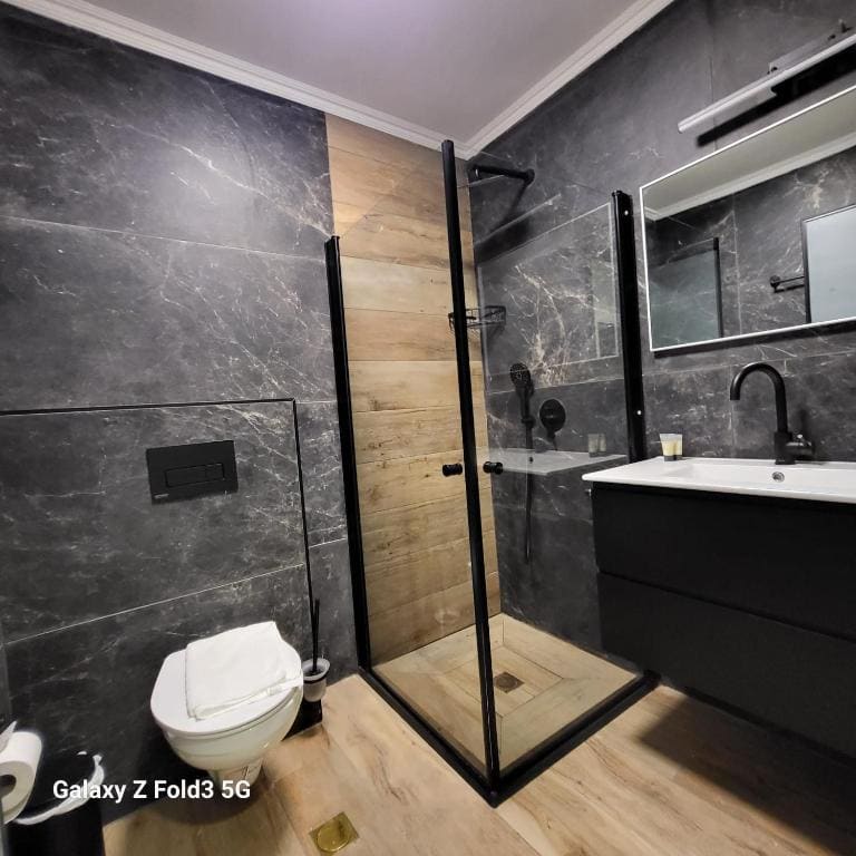 Family Room room - Image 1