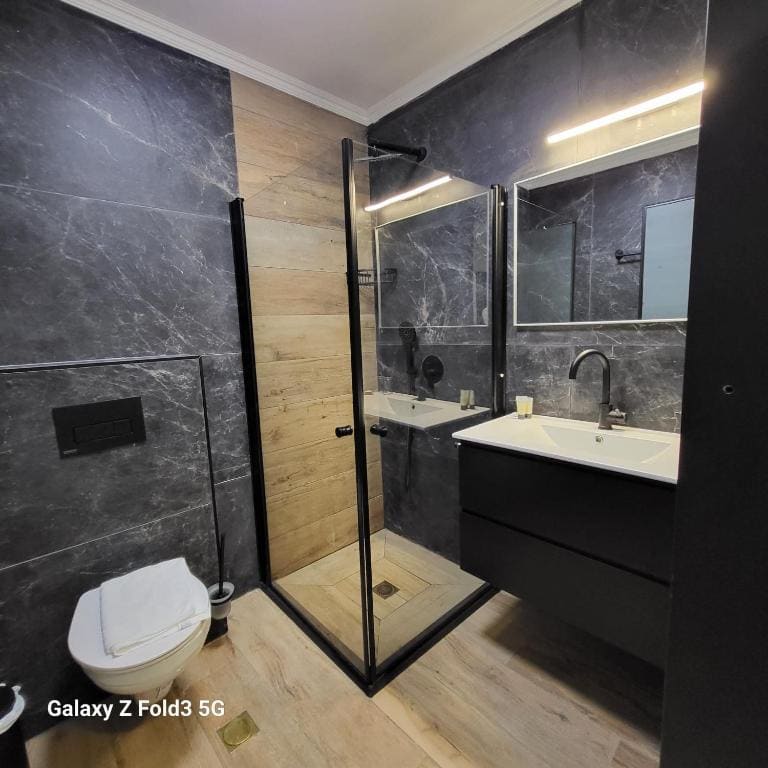 Suite with Hot Tub room - Image 1