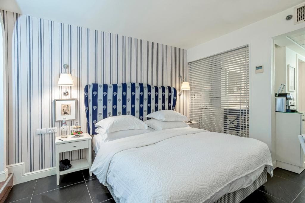 Superior Double Room with Private Spa Bath room - Image 2