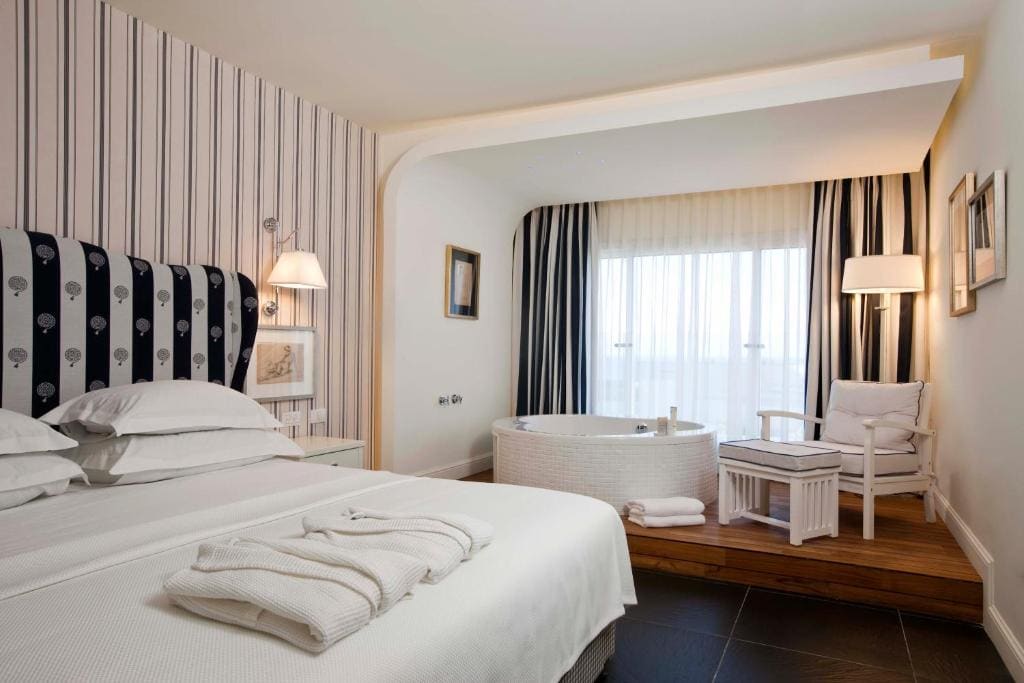 Superior Double Room with Private Spa Bath room - Image 1