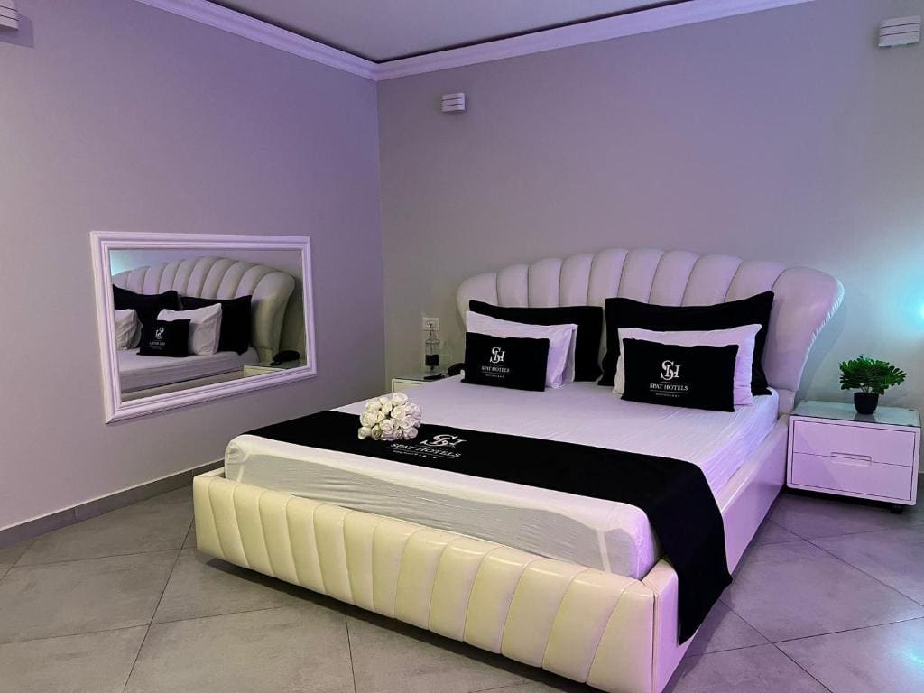 Double Room with Sea View room - Image 3
