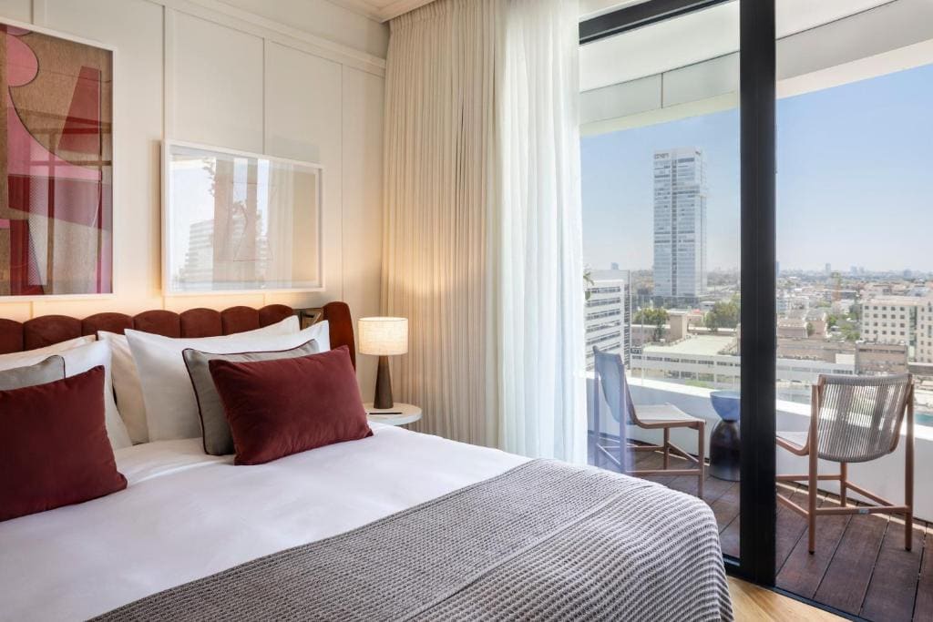Double Room with Balcony room - Image 1