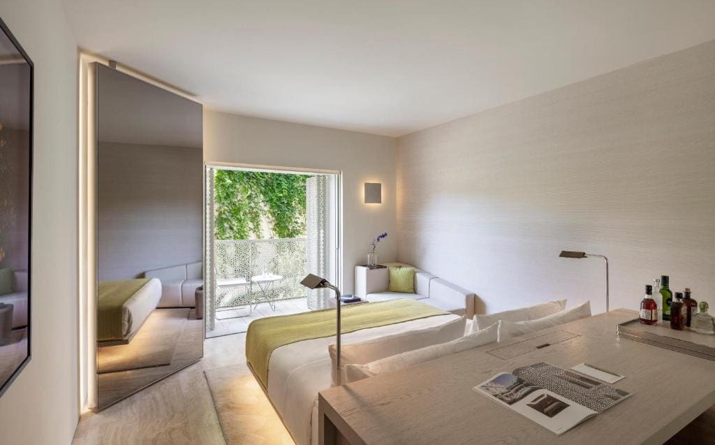 Deluxe Room With Balcony room - Image 1