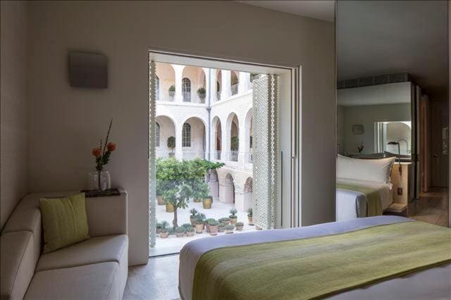 Deluxe Pool Or Garden View room - Image 2