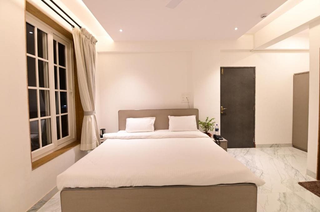 Deluxe Room room - Image 2