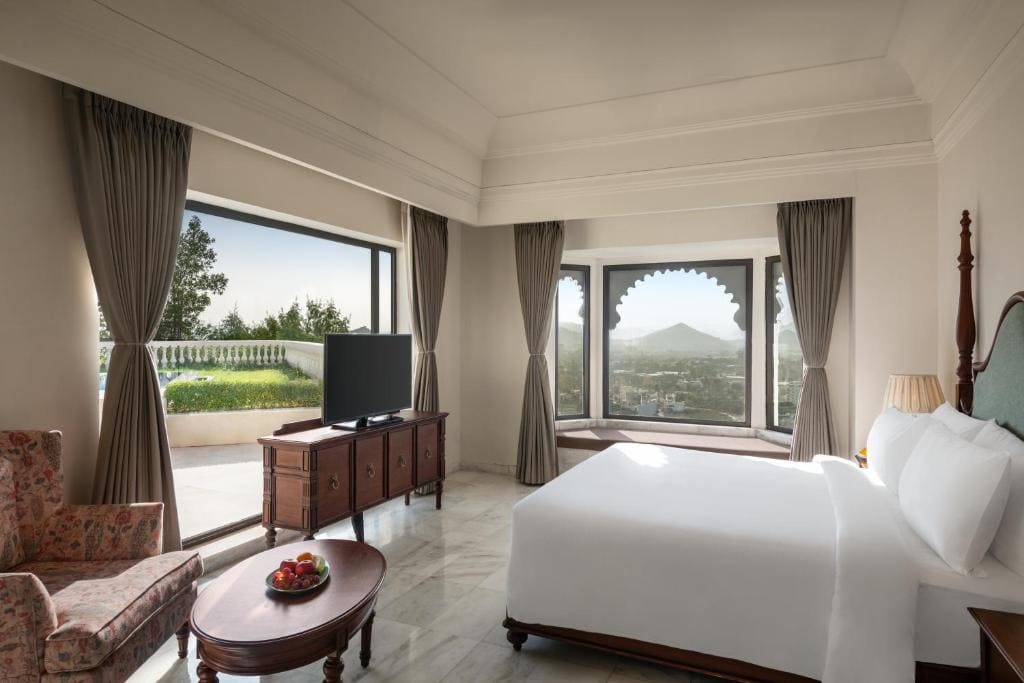 Suite with Private Pool room - Image 2