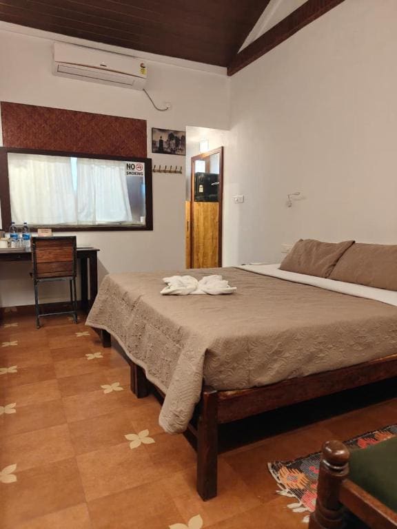 Deluxe Double Room (2 Adults + 1 Child) room - Image 1