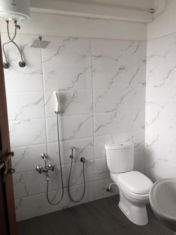 Deluxe Double Room (2 Adults + 1 Child) room - Image 3