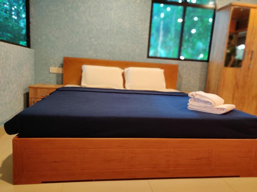 Deluxe Double Room with Balcony and Lake View room - Image 1