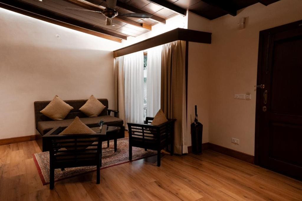 Junior Family Suite - Welcome Drink and Hi Tea room - Image 3