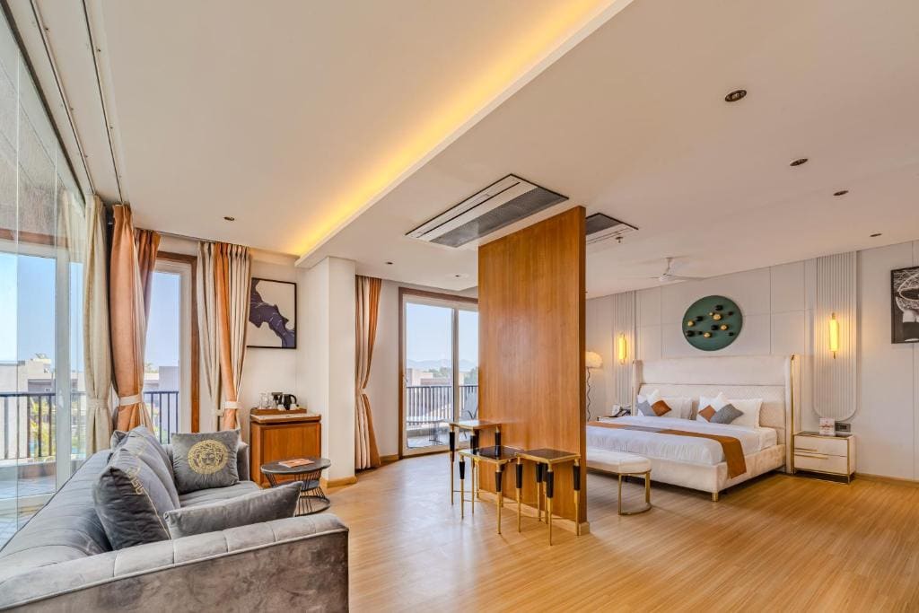 Suite with Balcony room - Image 1