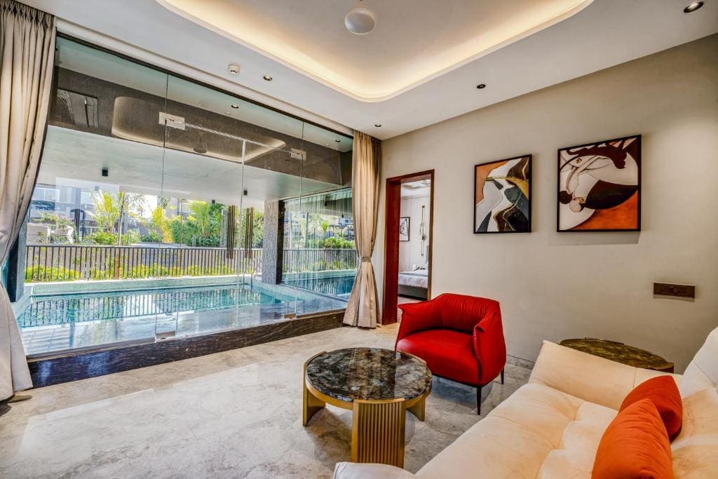Villa with Private Pool room - Image 1