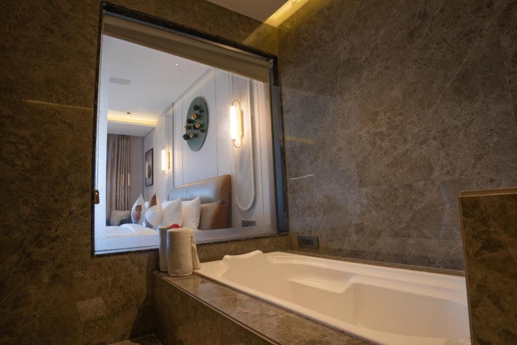 Junior Suite with Balcony room - Image 3