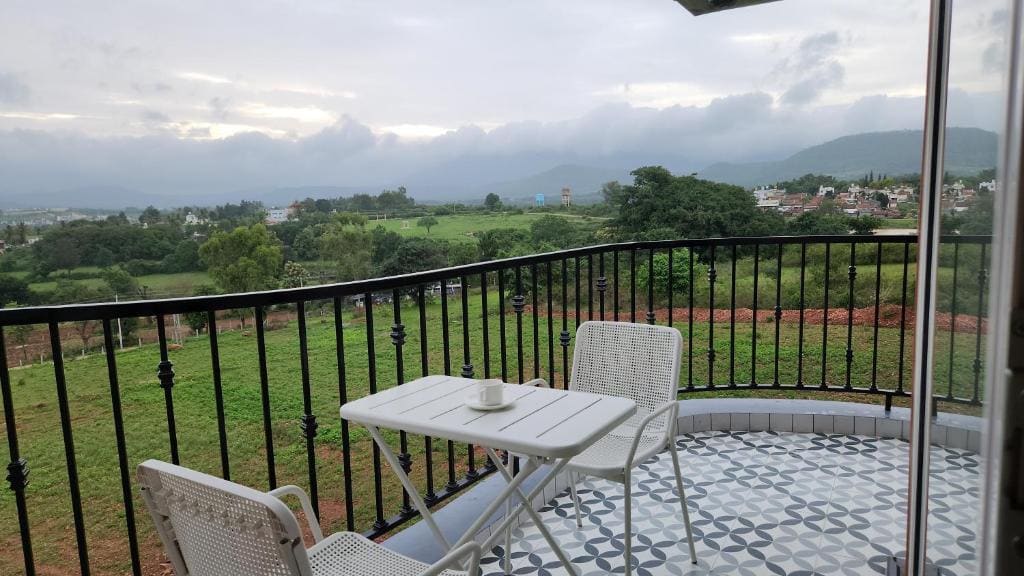 King Room with Mountain View room - Image 1