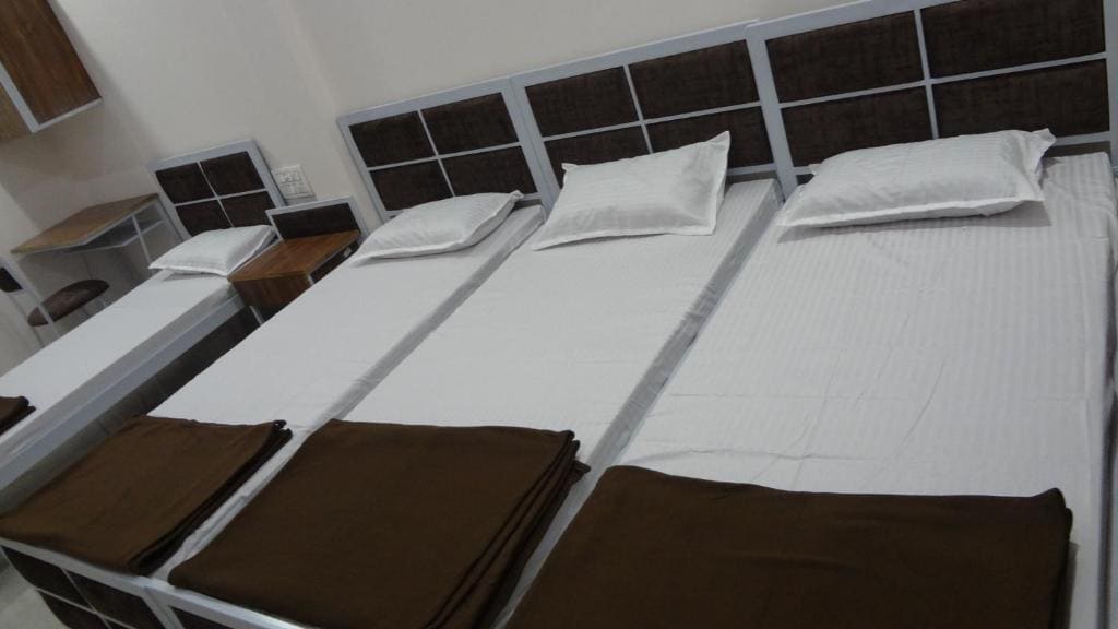 Quadruple Room with Bathroom room - Image 3