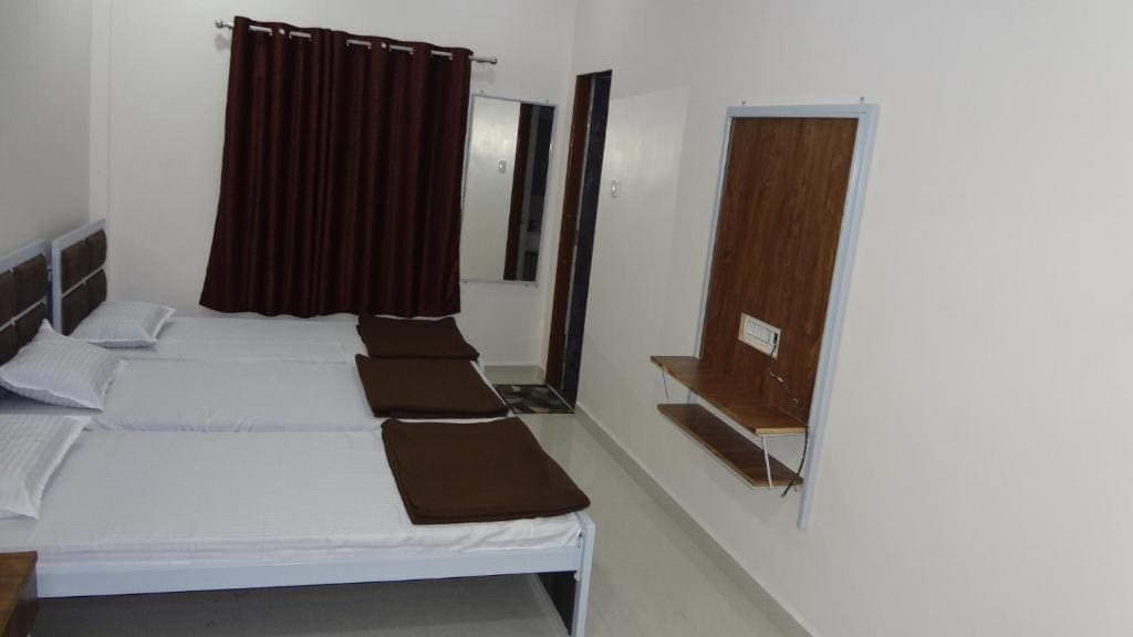 Quadruple Room with Bathroom room - Image 2