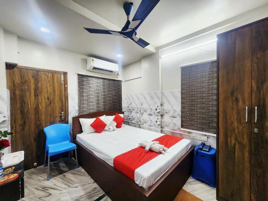 Single Room with Bath room - Image 1