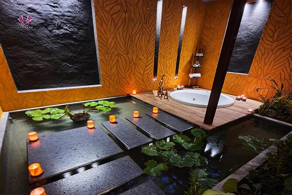 Prana Jacuzzi Cottage room - Image 1