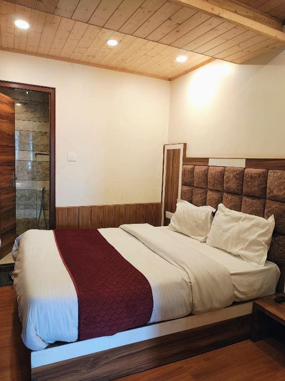 Deluxe King Room room - Image 1